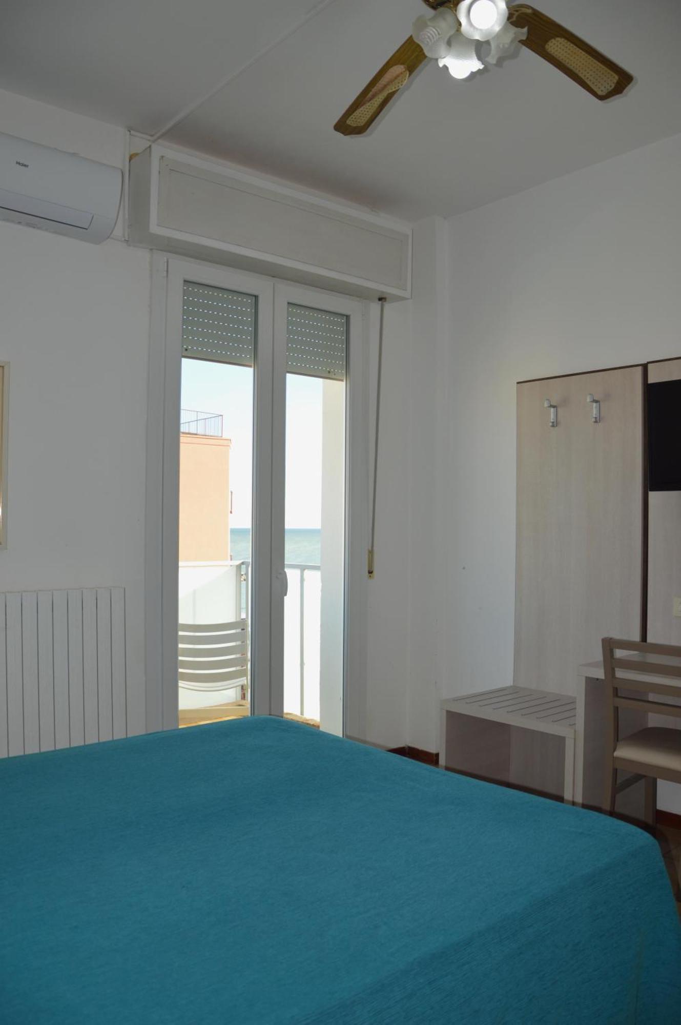 Hotel Caesar Пезаро Экстерьер фото