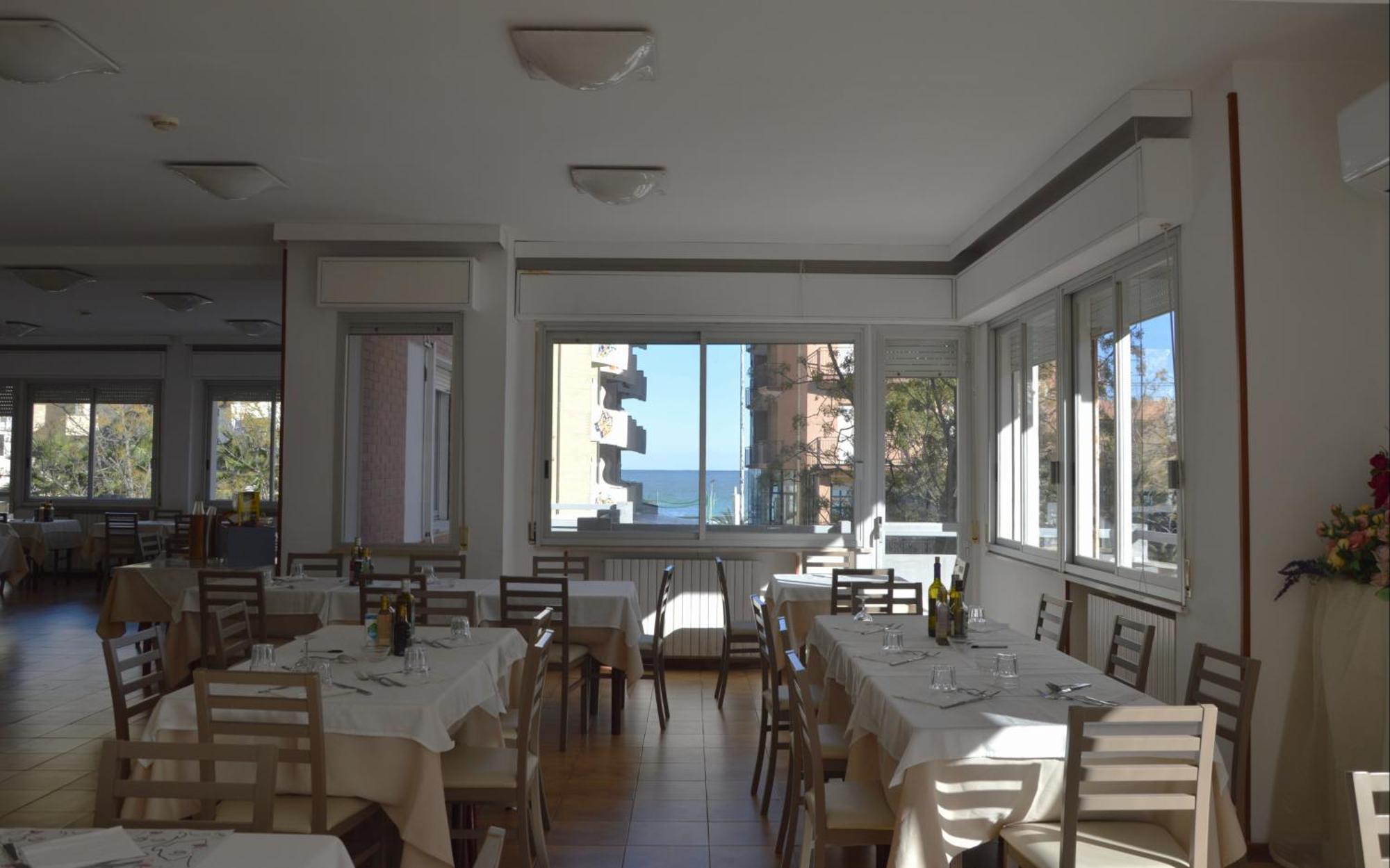 Hotel Caesar Пезаро Экстерьер фото