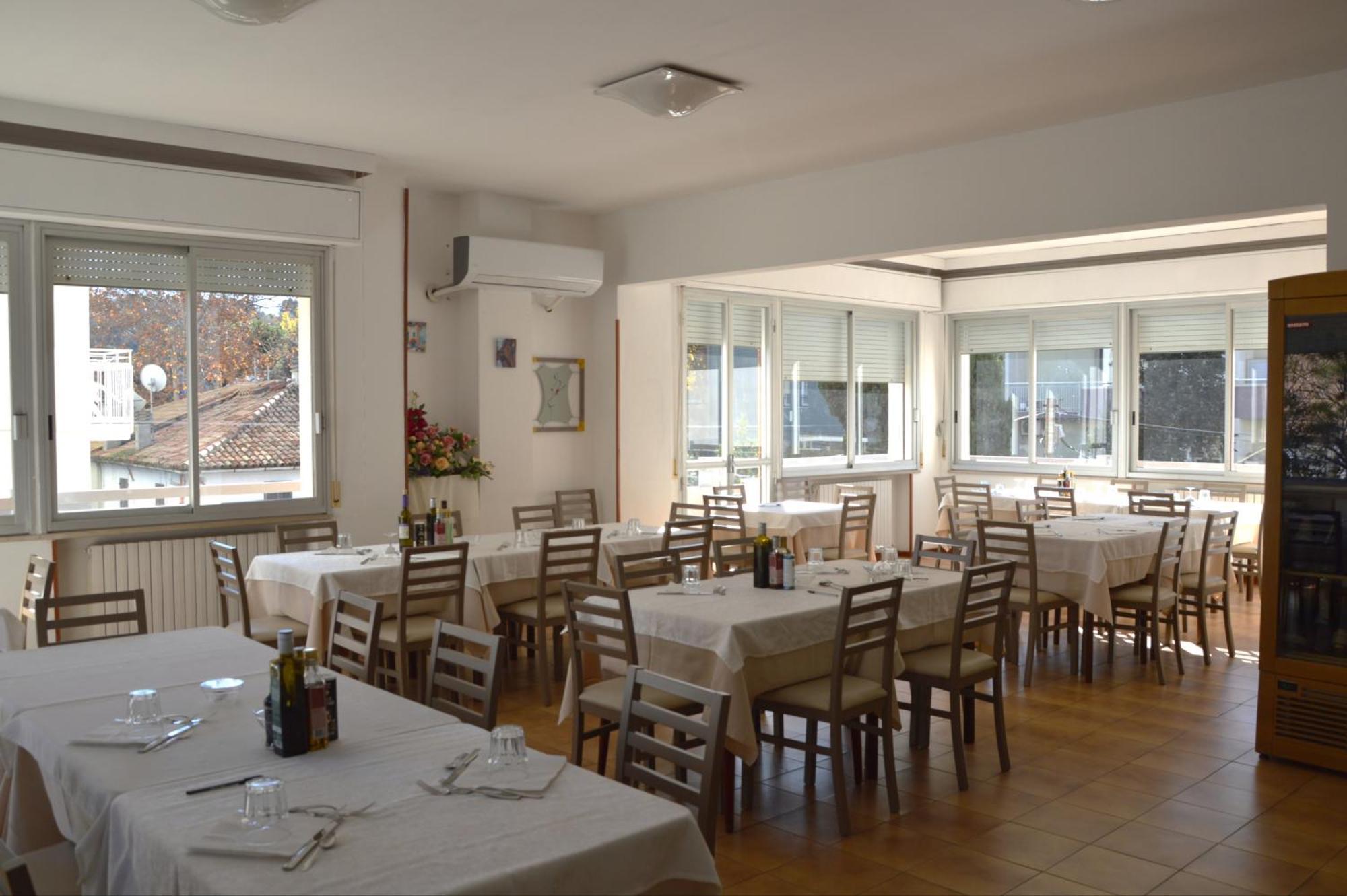 Hotel Caesar Пезаро Экстерьер фото