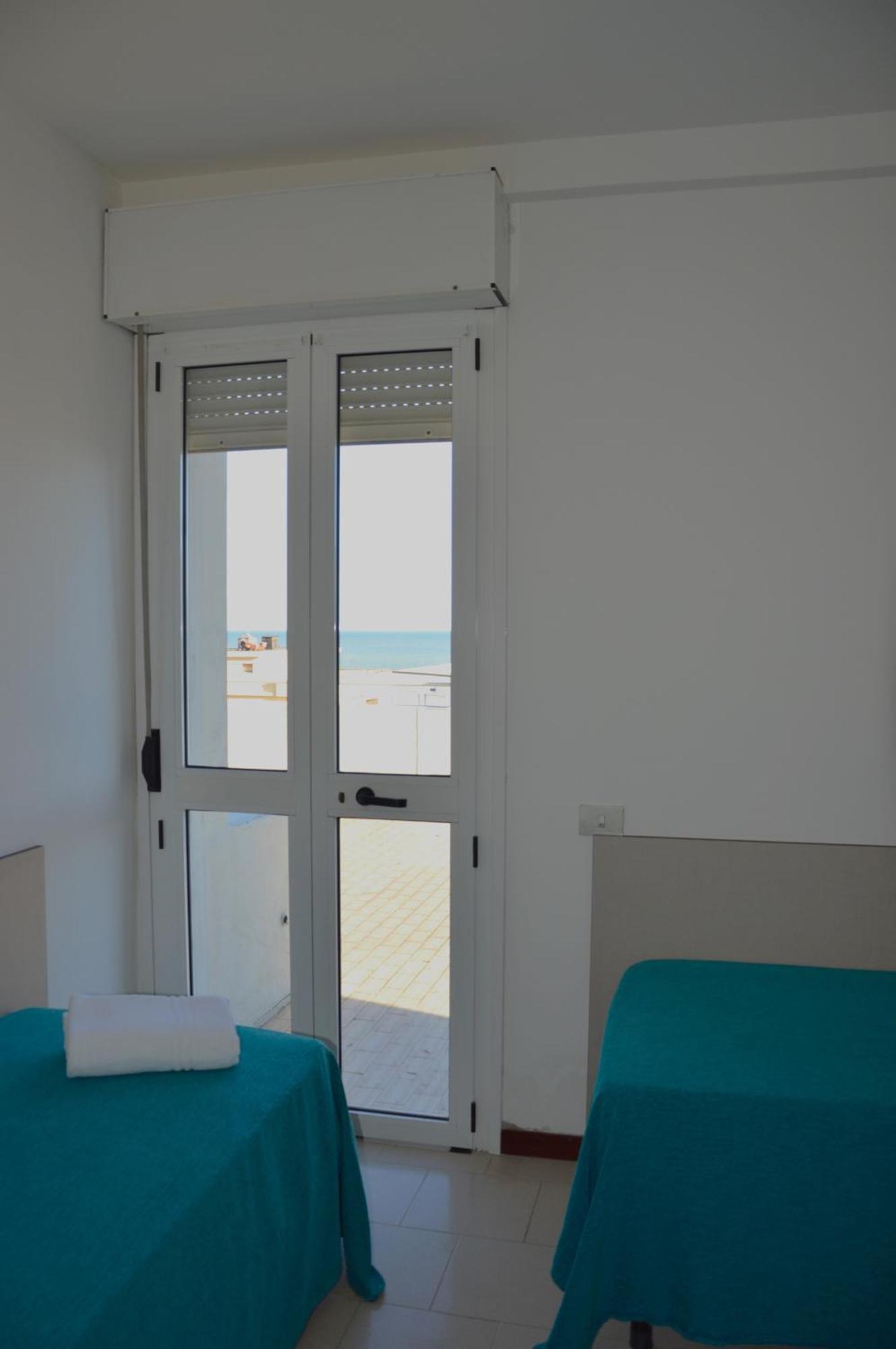 Hotel Caesar Пезаро Экстерьер фото