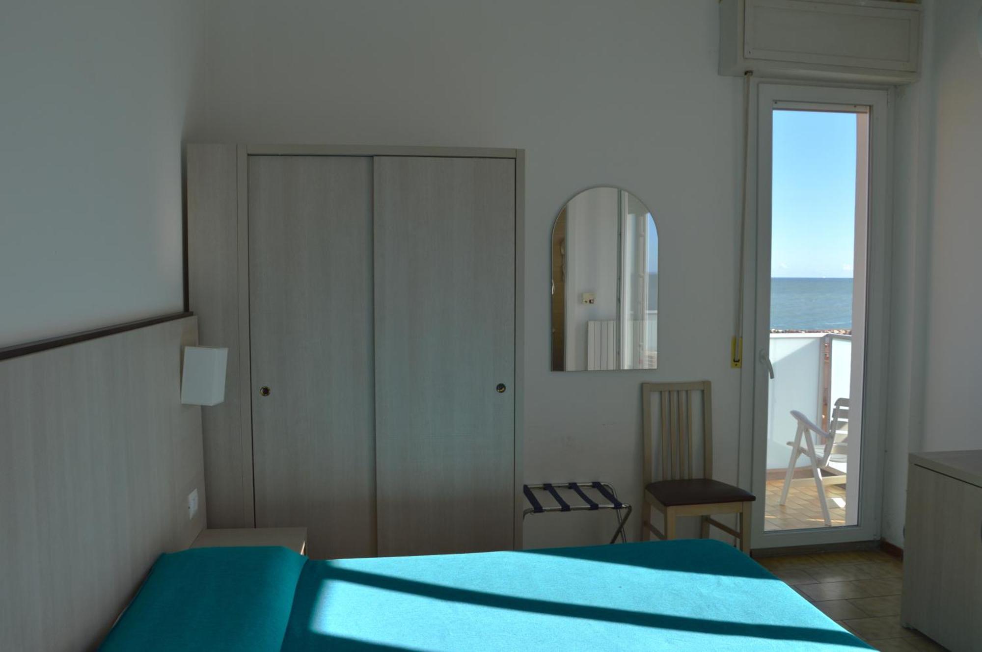 Hotel Caesar Пезаро Экстерьер фото