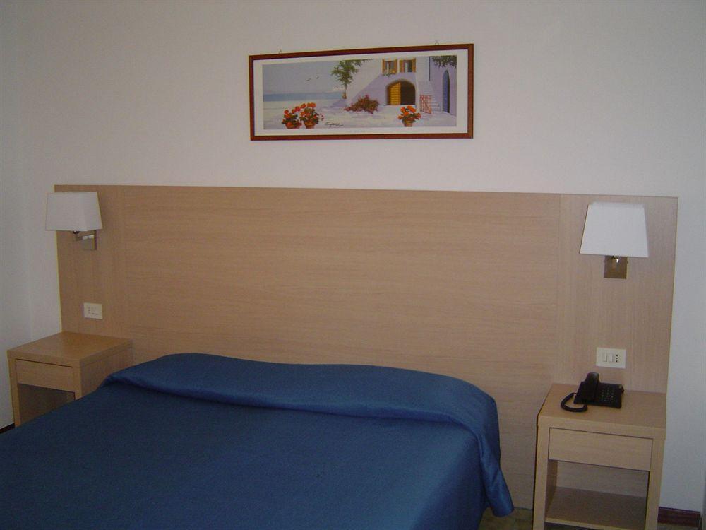 Hotel Caesar Пезаро Экстерьер фото